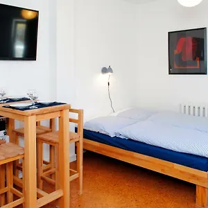 Apartment über Dem Kino Toni